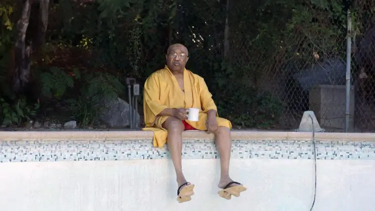 « Swamp Dogg fait peindre sa piscine » : un musicien culte obtient un documentaire à la fois chaleureux et décalé