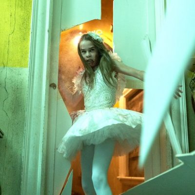 Critique d’Abigail : Dan Stevens et Melissa Barrera dans une comédie d’horreur de vampire exubérante et exagérée