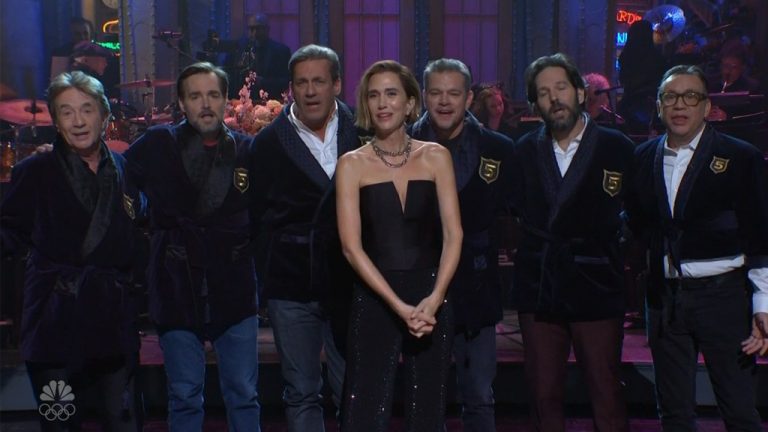 Kristen Wiig accueillie au Five-Timers Club ‘SNL’ avec des camées de Ryan Gosling et Paul Rudd