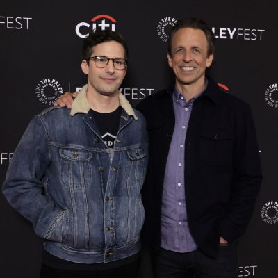 Seth Meyers revient sur 10 ans de « Late Night », nouveau podcast de Lonely Island avec Andy Samberg