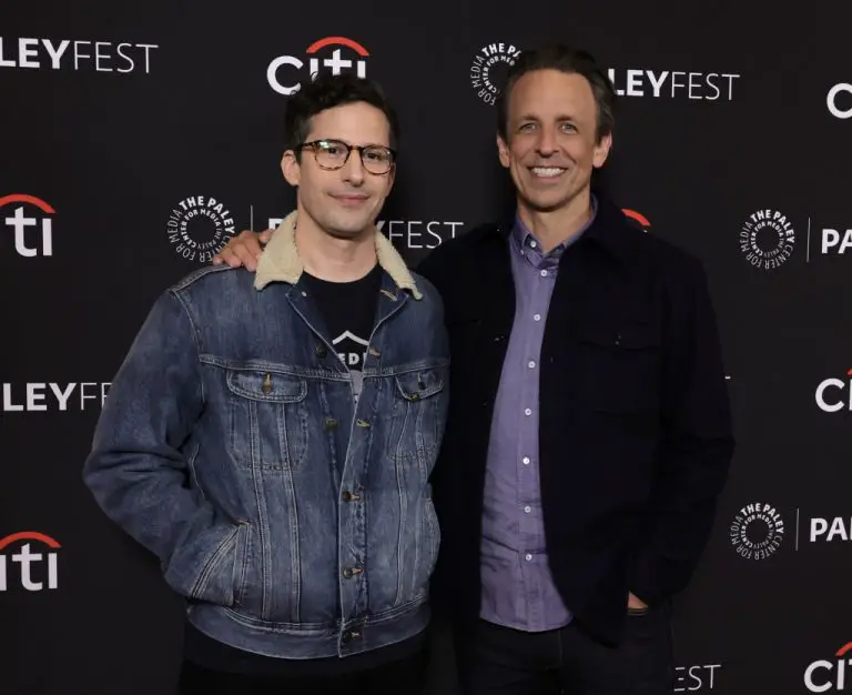 Seth Meyers revient sur 10 ans de « Late Night », nouveau podcast de Lonely Island avec Andy Samberg
