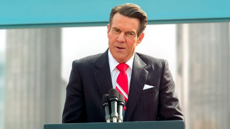 Critique de « Reagan » : Dennis Quaid rend un hommage trop respectueux à un homme politique controversé