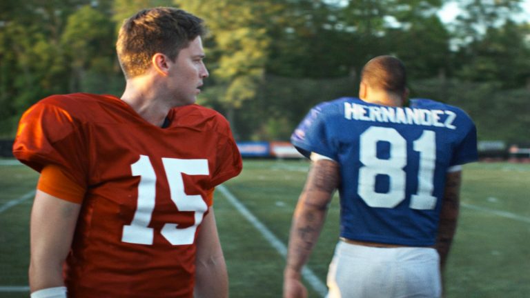 Pourquoi Patrick Schwarzenegger voulait jouer Tim Tebow dans « American Sports Story » et ses débuts « sauvages » dans « White Lotus »