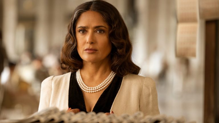 Critique de « Sans sang » : Salma Hayek Pinault et Demián Bichir dans la parabole de guerre trop prudente d’Angelina Jolie