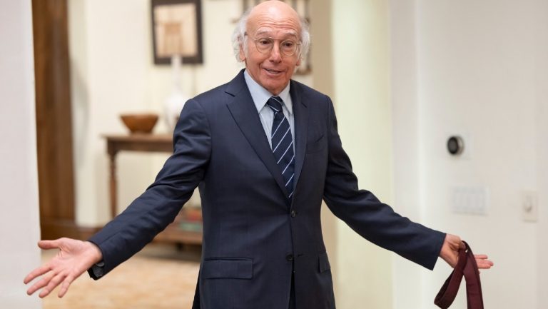 Larry David part en tournée — Regardez son argumentaire de vente