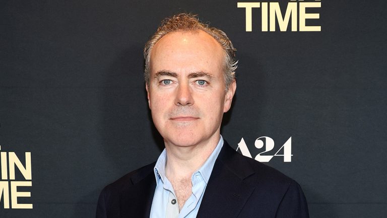 Le cinéaste de « We Live in Time » John Crowley réalisera le thriller psychologique « Five » pour TriStar (Exclusif)