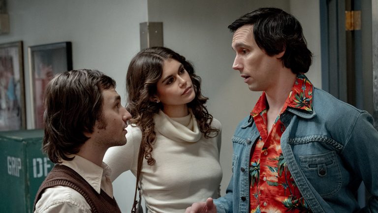 Le réalisateur de « Saturday Night », Jason Reitman, dit que Chevrolet Chase lui a dit qu’il « devrait être gêné » à propos du film