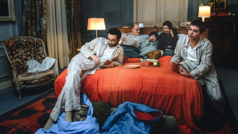 Revue de «The Safe House»: une dramatique de Français May ’68 qui ne coupe jamais profondément