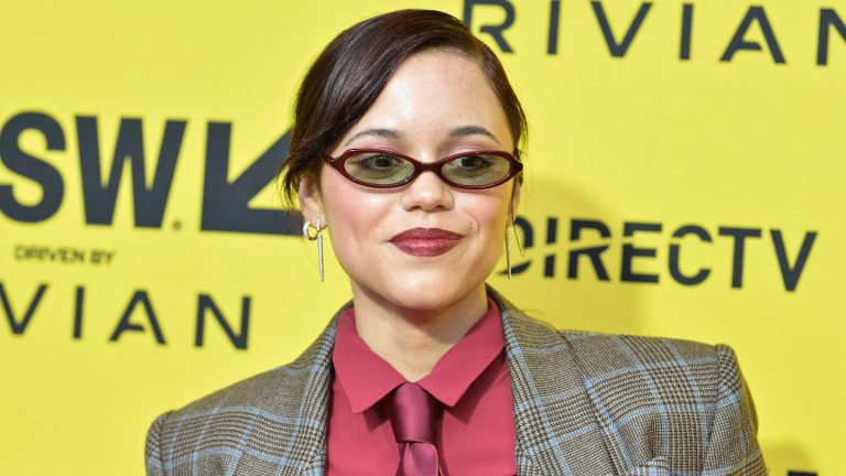 Jenna Ortega taquine l’apparition de Lady Gaga dans «  mercredi  »: « Elle est non seulement incroyablement belle mais incroyablement talentueuse »
