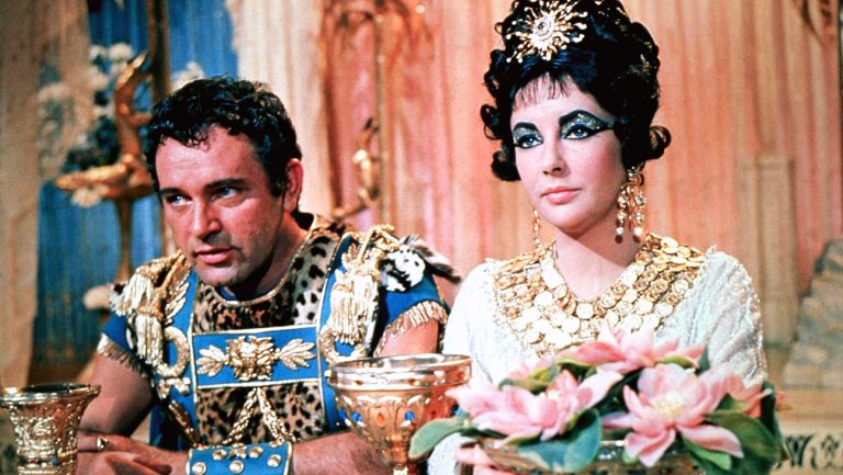 Le podcast «  The Plotulns  » de TCM prend «Cléopâtre» (exclusif)