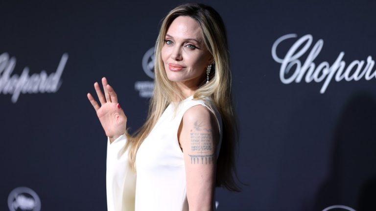 Angelina Jolie délivre un message humanitaire au dîner de Chopard devant Quentin Tarantino, jury de Cannes: « Aucun de nous n’est naïf »