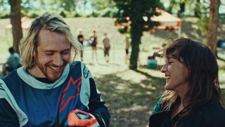 Revue «  Lave One Day  »: Charming If Familier French Musical Dramedy ouvre Cannes 2025