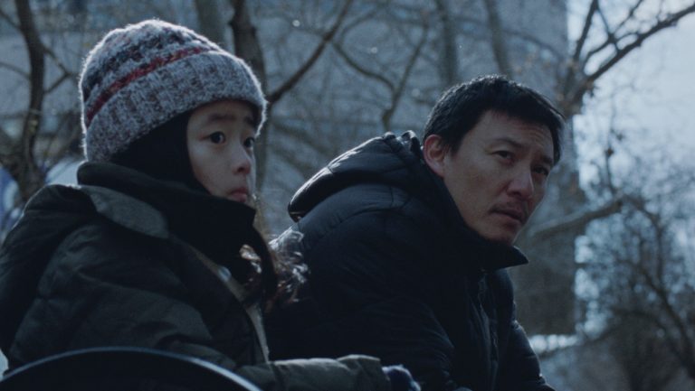 Revue «  Lucky Lu  »: une histoire de New York authentiquement du temps sur un migrant chinois qui a du mal à accueillir sa famille