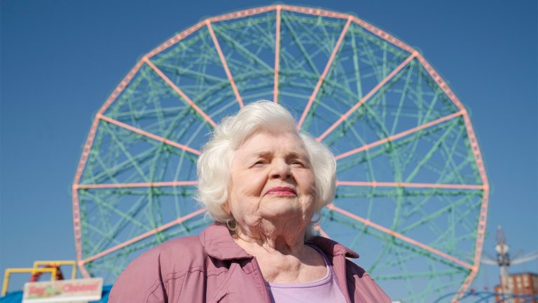 Revue de «  Eleanor The Great  »: June Squibb St Steadies Scarlett Johansson, les débuts de réalisateur