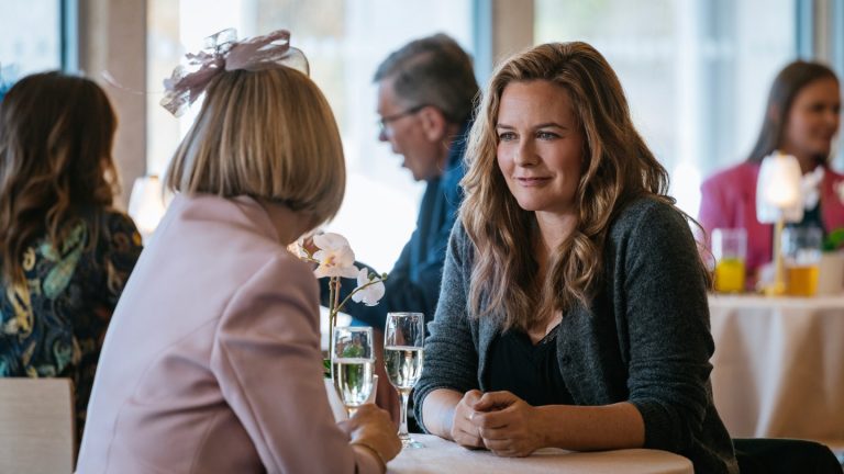 Alicia Silverstone a des problèmes de papa dans la bande-annonce du drame criminel «Irish Blood»