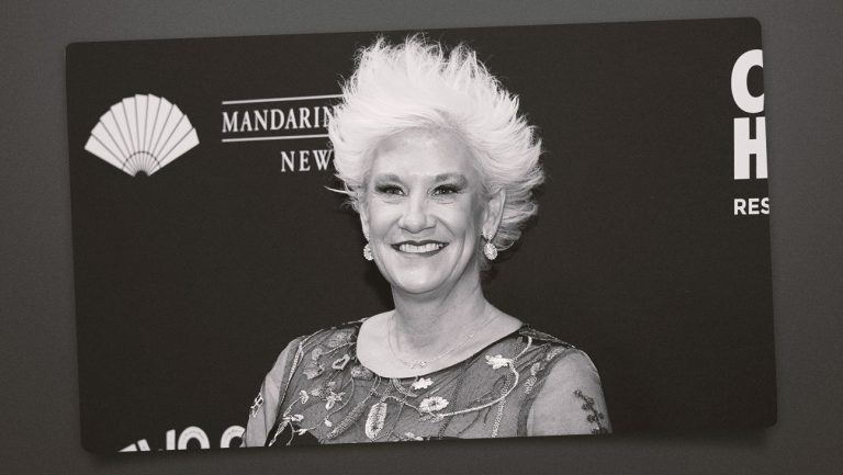 Anne Burrell, la star du réseau alimentaire et l’hôte des «  pires cuisiniers d’Amérique  », décèdent à 55 ans