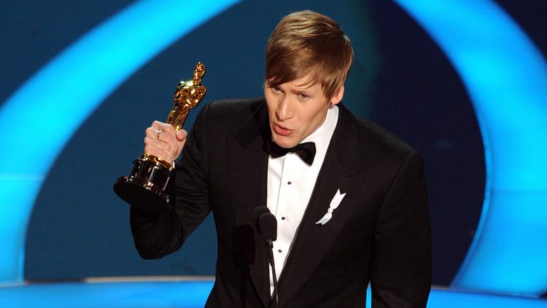 Dustin Lance Black, Sean Penn a riposté alors que Navy Ship est dépouillé du nom de Harvey Milk: « Ces gars sont des idiots » (exclusif)