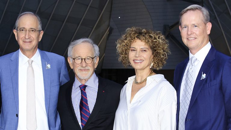 Steven Spielberg dit «Je n’ai jamais l’intention de prendre sa retraite» à Universal Theatre Dedicat