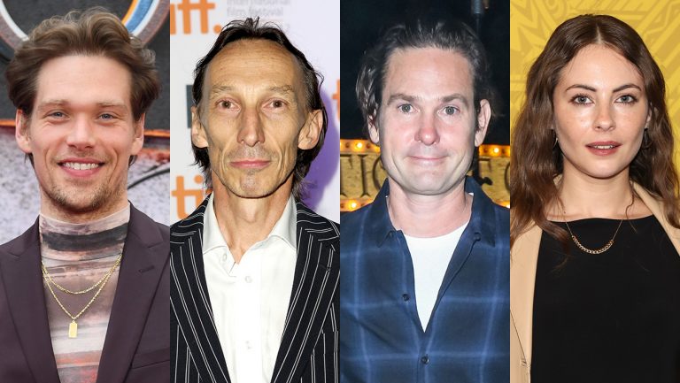 Cameron Cowperthwaite, Henry Thomas et Willa Holland vérifient dans «  l’asile  » de Garrett Martin « 
