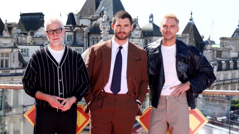 James Gunn dit que Nicholas Hoult n’a pas été interprété comme Superman parce qu’il est un «acteur plus contrôlé» tandis que David Corenswet est «lâche»