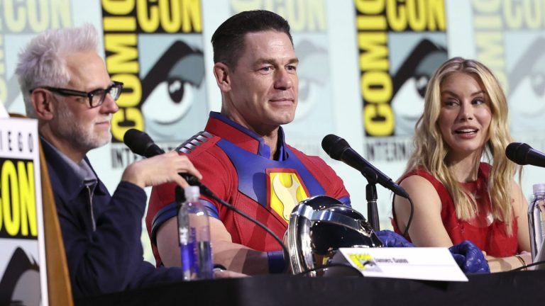 James Gunn reçoit l’accueil de Hero lors du tour de victoire de «Superman» à Comic-Con