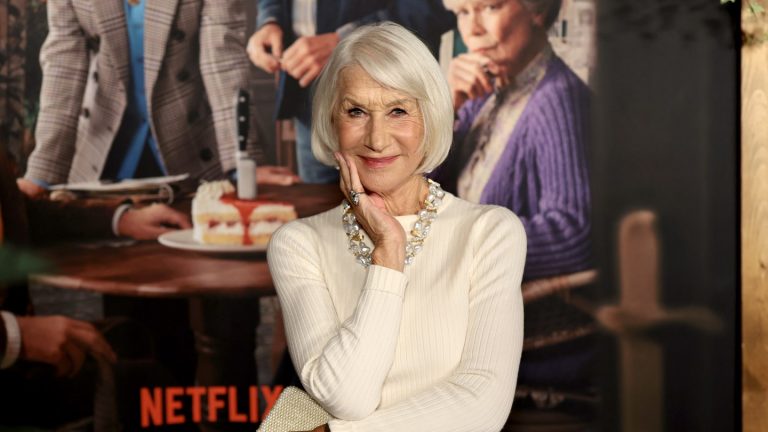 Helen Mirren en trouvant le temps de tout faire et pourquoi elle ne prévoit pas de prendre sa retraite de sitôt