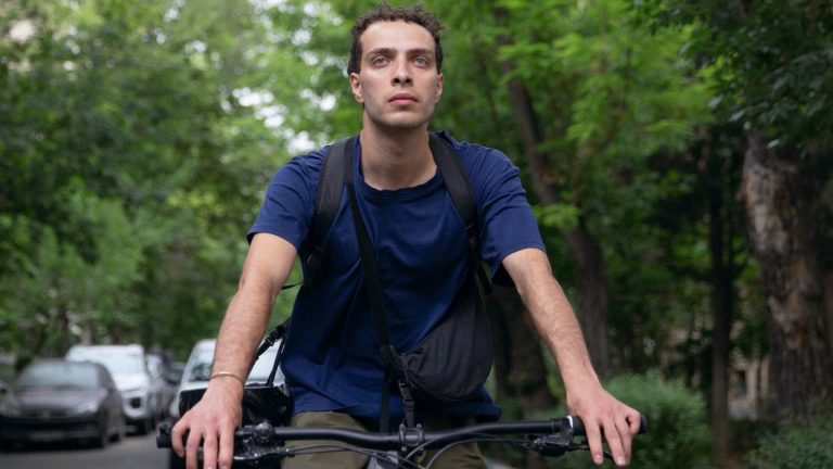 Venise: «Inside Amir» suit un homme à Téhéran au bord de l’émigration (bande-annonce exclusive)