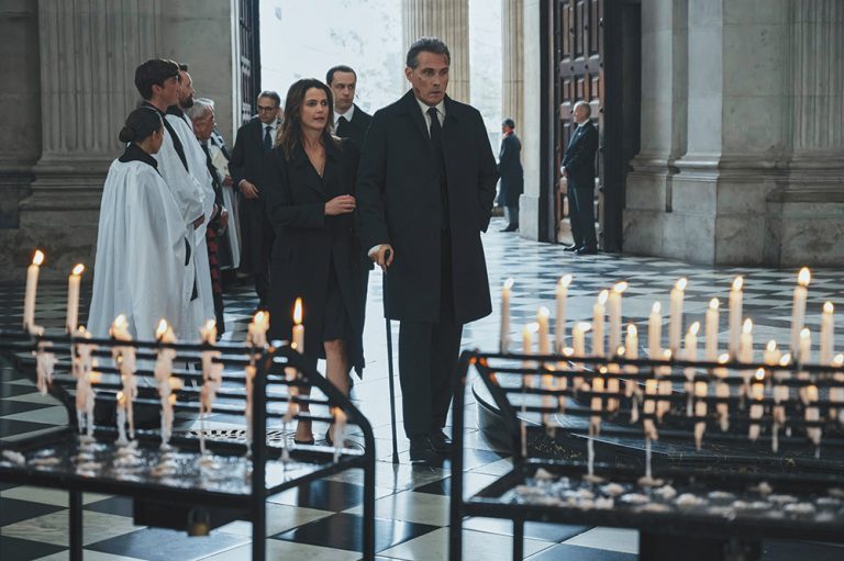 Debora Cahn parle de la saison 3 de «The Diplomat» et si elle infusera le climat politique actuel dans la série