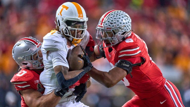 Football universitaire sur Sling TV: Comment regarder les matchs de football de la NCAA en direct en ligne avec les nouvelles passes de Sling