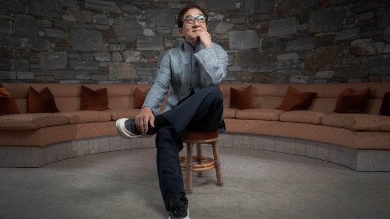 Jackie Chan sur les raisons pour lesquelles il voulait devenir «Asian Robert de Niro», Bowling avec Bruce Lee et la difficulté de faire de bons films de studio