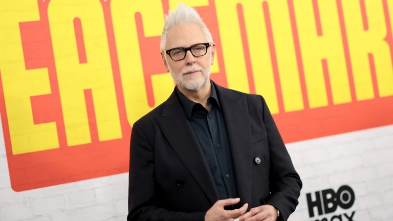 James Gunn dit que «Peacemaker» mettra en place «Reste of the DCU» et taquine quand la prochaine histoire de sa «Saga Superman» commencera la production