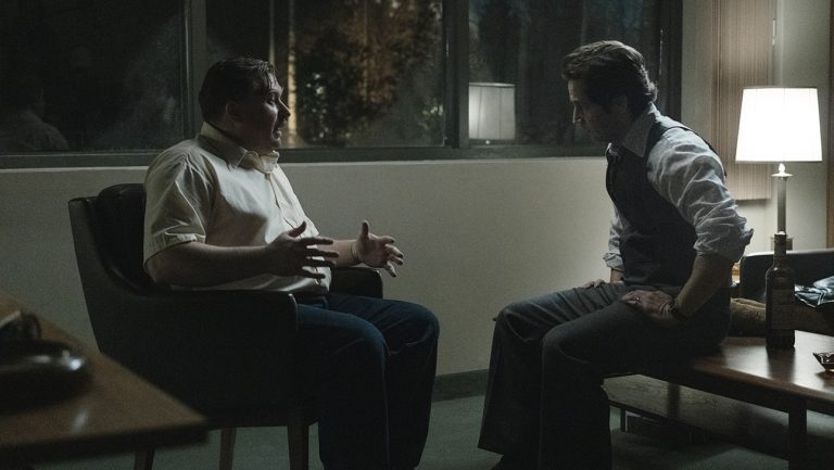 La bande-annonce «  Devil in Disguise  » voit Michael Chernus ‘John Wayne Gacy attire ses victimes