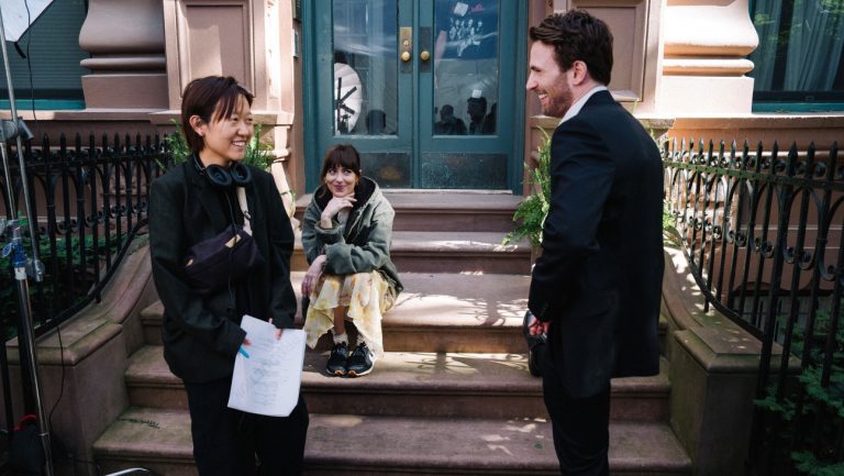 La réalisatrice des matérialistes Celine Song dit que c’est «très cruel» d’appeler le film «Broke Man Propaganda»