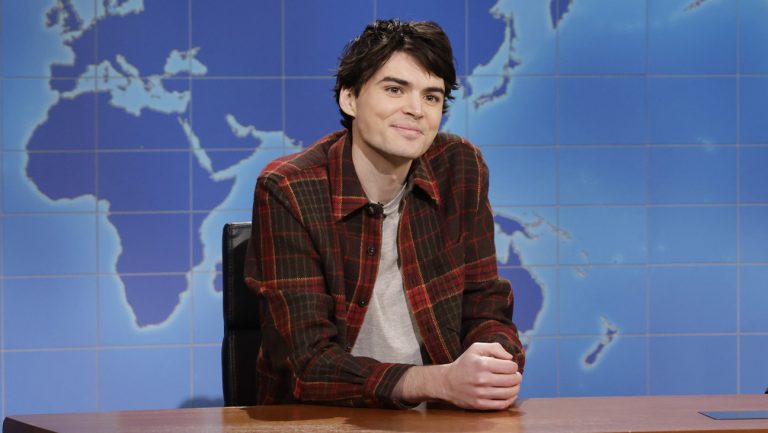 Michael Longfellow sort «  Saturday Night Live  » après trois saisons