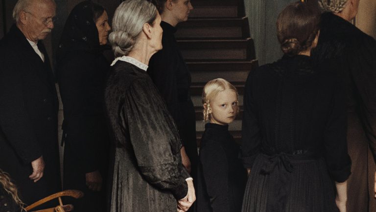 Oscars: L’Allemagne sélectionne la «Sound of Falling» de Mascha Schilinski comme meilleure soumission de long métrage Int’l
