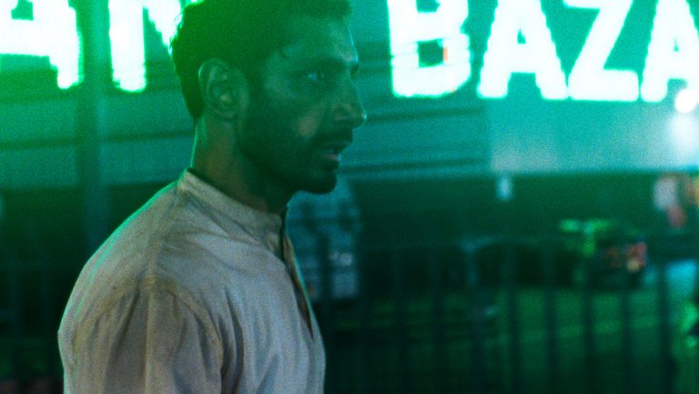Revue ‘Hamlet’: Riz Ahmed aborde le héros le plus célèbre de Shakespeare dans une version contemporaine tremblante