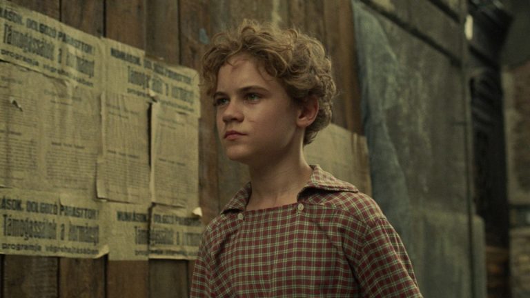 Revue «  Orphan  »: le directeur du «fils de Saul» László Nemes s’appuie sur l’enfance de son père dans un drame d’après-guerre lent mais finalement poignant
