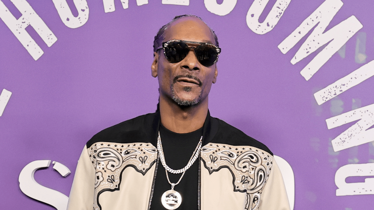 Snoop Dogg critique la représentation LGBTQ dans «Lightyear» de Disney: «Il m’a jeté pour une boucle»