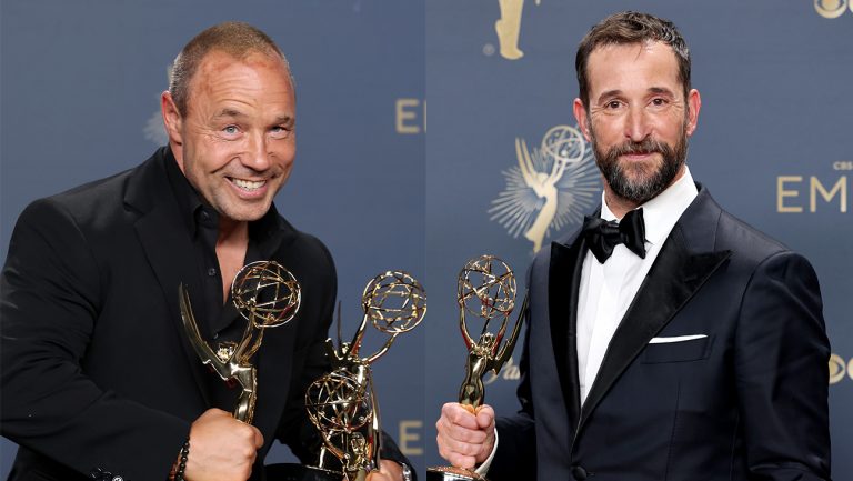 Noah Wyle et Stephen Graham ont un chat de trottoir émotionnel après les Emmy Awards