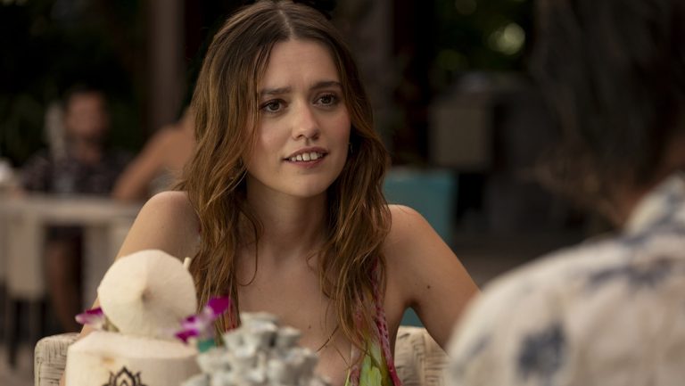 Aimee Lou Wood ne regrette pas d’avoir critiqué la parodie de «Lotus White» sur «SNL» malgré «ce que le chaos en est sorti»