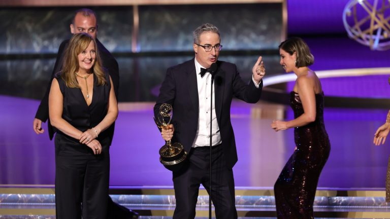 Ce que John Oliver, Seth Rogen et plus d’Emmy Winners ont dit dans leurs discours de bipe