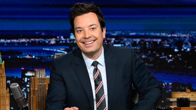 Jimmy Fallon dit qu’il espère que Kimmel reviendra, se moque de Trump sur « The Tonight Show »