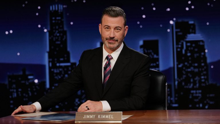 «Jimmy Kimmel en direct! Tire des notes record en retour de la suspension