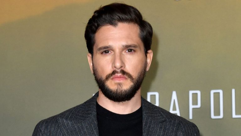 L’adaptation «A Tale of Two Cities» de Kit Harington atterrit à MGM +, BBC