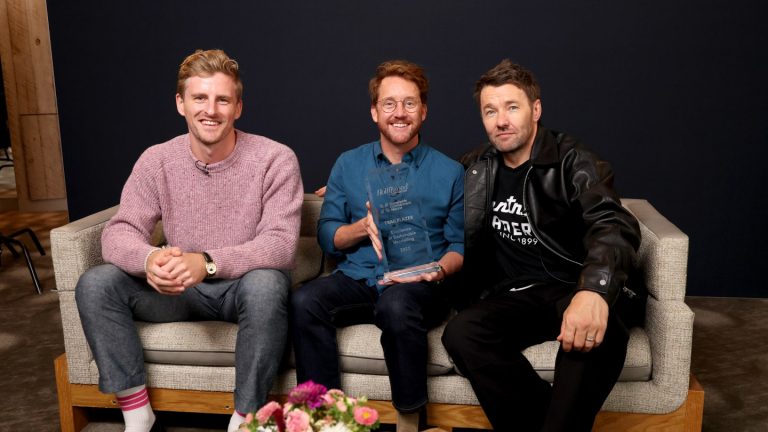 Les cinéastes ‘Train Dreams’ ‘Clint Bentley et Joel Edgerton ont honoré le prix THR Trailblazer pour une narration durable