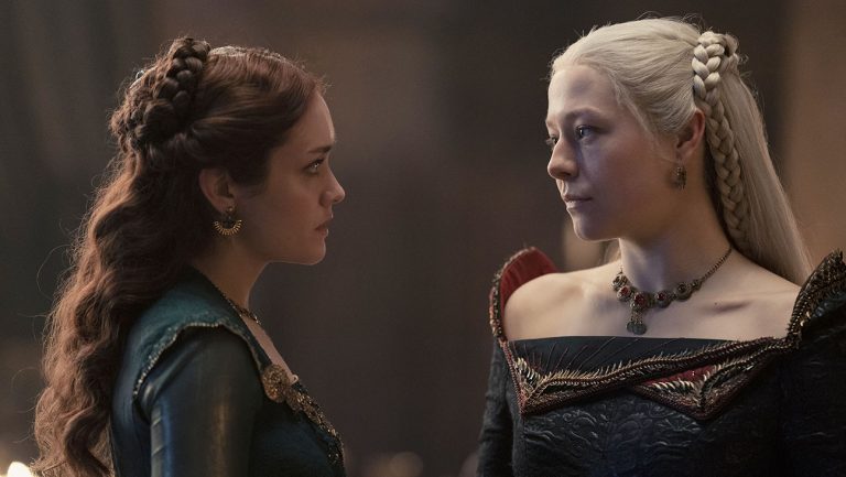 Olivia Cooke dit qu’elle a giflé une co-star de «  House of the Dragon  » si fort que cela l’a fait pleurer