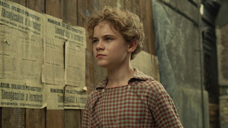 Oscars: La Hongrie sélectionne Laszlo Nemes  » Orphan ‘pour la meilleure soumission internationale de longs métrages