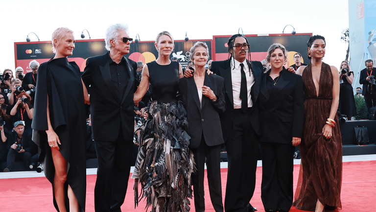 «  Père mère sœur  » de Jim Jarmusch, se révèle au chaud pendant les débuts du festival du film de Venise