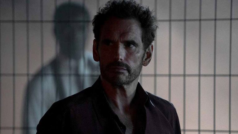 Revue de «  The Fence  »: Matt Dillon joue à Claire Denis ‘vivant atmosphérique mais drame en Afrique stagnante