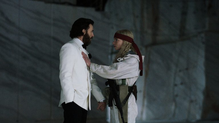 Revue de la «  sacrifice  »: Chris Evans et Anya Taylor-joy font une quête culte confuse dans le thriller ambitieux mais erratique de Romain Gavras mais erratique